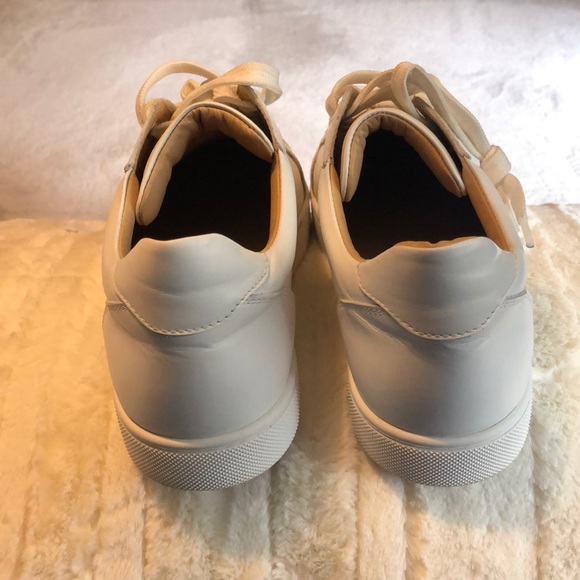 🖕🏽poshmark they kept my authentic shoes - Picture 2 of 7